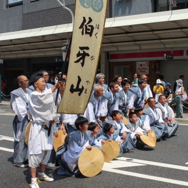 Participants du Gion Matsuri de Kyoto en habits traditionnels 2