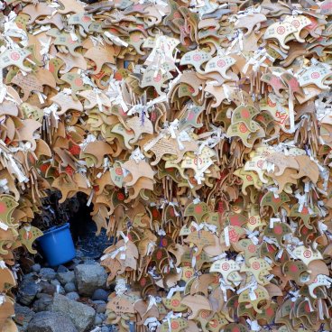 Mikane-jinja (Kyoto), paquettes de vœux ema ginkgo biloba