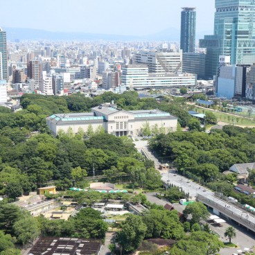 Vue du Musée Municipal des Beaux-Arts d'Osaka depuis Tsutenkaku