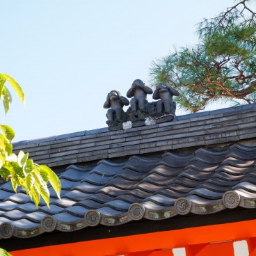 Trois singes Sanzaru de la sagesse au Yasaka Koshin-do
