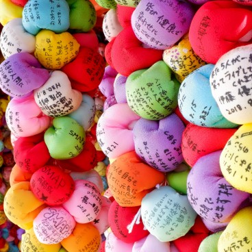 Boules colorées Kukurizaru au Yasaka Koshin-do 3