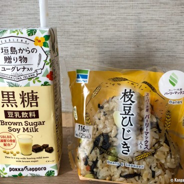 Lait de soja et onigiri vegan au konbini