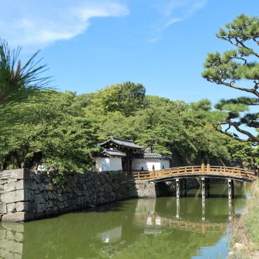 Pont Ichinobashi et porte Otemon du château de Wakayama 2