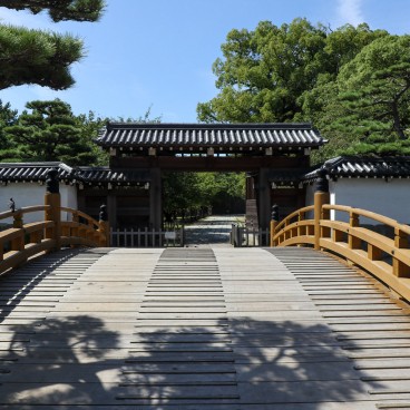 Pont Ichinobashi et porte Otemon du château de Wakayama