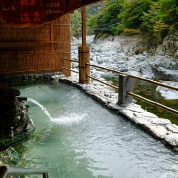 Hôtel Iya Onsen (Shikoku), Bain extérieur rotenburo sur les berges de la rivière Iya 2