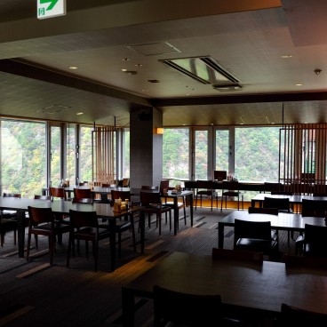 Hôtel Iya Onsen (Shikoku), Salle de restaurant avec vue sur la vallée