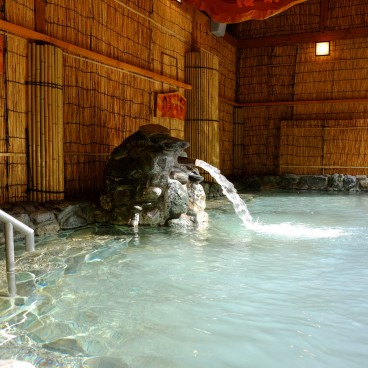Hôtel Iya Onsen (Shikoku), Bain extérieur rotenburo sur les berges de la rivière Iya