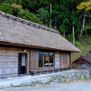 Maisons d'Alex Kerr (Shikoku), Ancienne ferme au toit de chaume 2