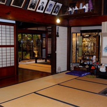 Salon interieur du magasin Sennensake Kikkawa