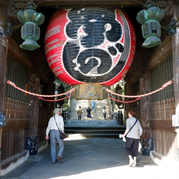 Lanterne de la porte Niomon du Narita-san