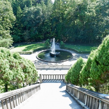 Parc du Narita-san, vue sur la fontaine depuis la Grande Pagode de la Paix