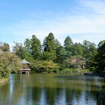 Parc du Narita-san, étang et pavillon sur l'eau Ukimido