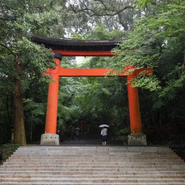 Grand torii vermillon au Usa-jingu 2