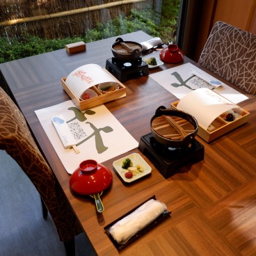 Cuisine traditionnelle servie au Matsuya Sensen à Awara Onsen (Fukui) 2