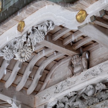 Miyama (Kayabuki no sato), détail des sculptures en bois du sanctuaire Chii Hachiman-jinja