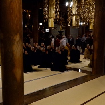Prière du matin avec les moines à  Eihei-ji (Fukui)