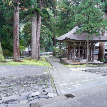 Eihei-ji (Fukui), Escalier et clocher du temple