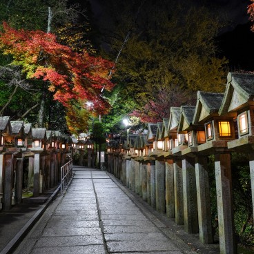 Chogosonshi-ji (Shigisan) de nuit (Nara)