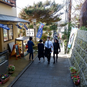 Rue à Enoshima près du temple Saifuku-ji