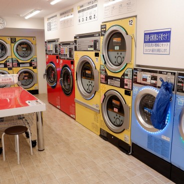 Machines à laver dans laverie automatique au Japon 2