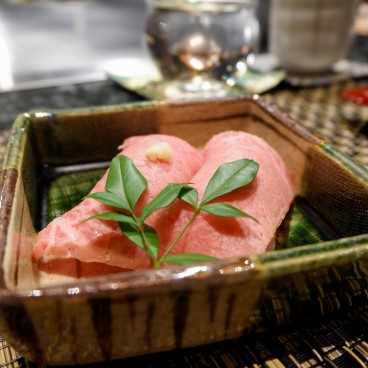 Restaurant Matsukiya (Otsu), bœuf d'Omi cru en sushi