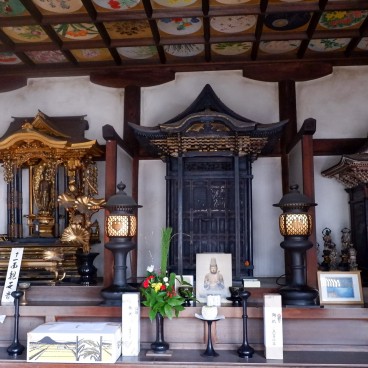 Intérieur du Kannon-do du Mangetsu-ji à Otsu 2