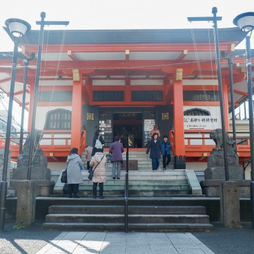 Temple Bishamonten Zenkoku-ji au centre de Kagurazaka (Tokyo)
