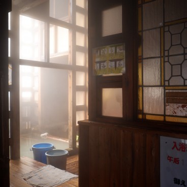 Bain chaud au Shirohatanoyu à Kusatsu