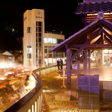 Bassin Yubatake de nuit à Kusatsu Onsen 2