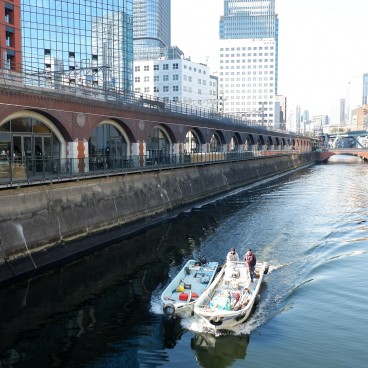 Rivière Kanda et centre commercial mAAch ecute Kanda Manseibashi à Tokyo
