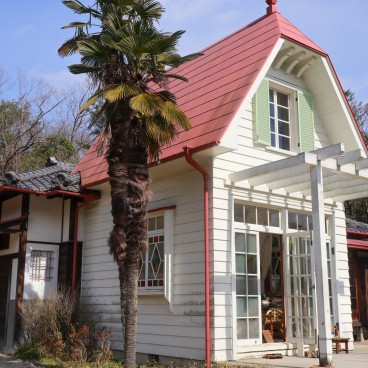 Maison de Totoro, des filles Satsuki et Mei à Aichi