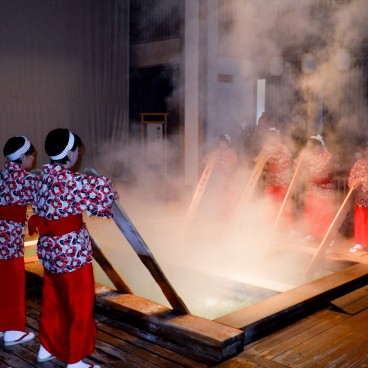 Kusatsu, cérémonie traditionnelle du Yumomi 2
