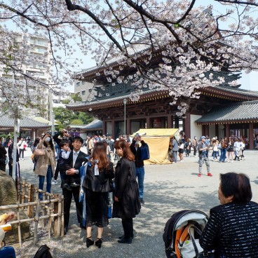 Temple Kawasaki Daishi pendant le Kanamara Matsuri en avril 4