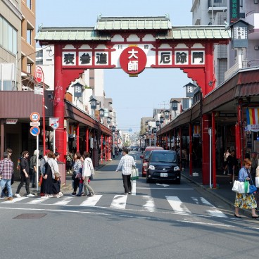 Rue commerçante entre la gare Keikyu et Kawasaki Daishi 2