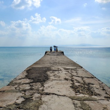 Ponton Nishi Pier et plage à Taketomi-jima