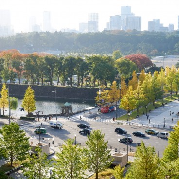 Vue en direction des jardins impériaux de Tokyo depuis Marunouchi House 3