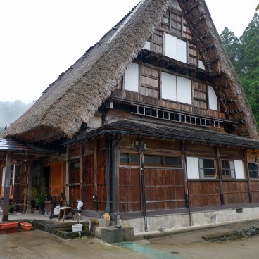 Ainokura, Gokayama (Toyama), chambre d'hôtes dans une bâtisse traditionnelle
