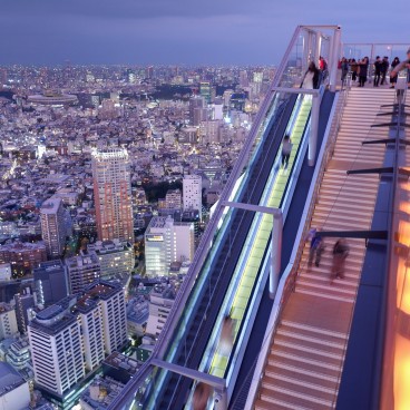 Escalator en plein air de l'observatoire Shibuya Sky (Scramble)