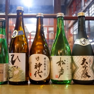 Bouteilles de saké Hideyoshi de la fabrique Suzuki (Akita)