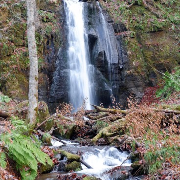 Cascade Kumoino no taki le long la rivière Oirase (Towada)