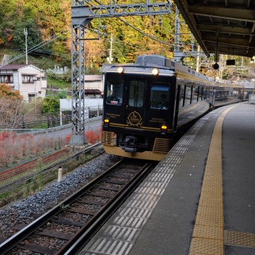 Train Blue Symphony en gare