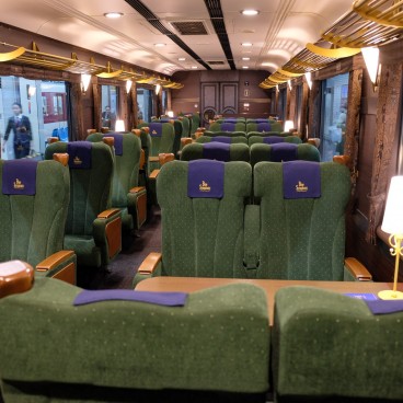 Intérieur du train Blue Symphony entre Osaka et Yoshino