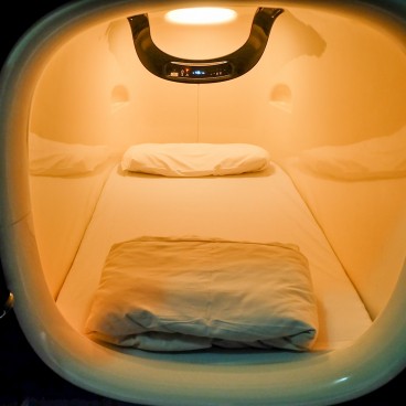 Lit dans un capsule hotel au Japon