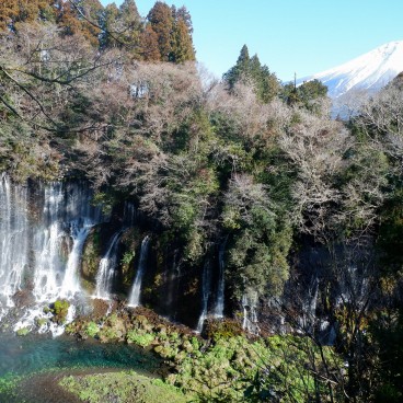 Chutes d'eau de Shiraito, panorama en hauteur avec vue sur le Mont Fuji