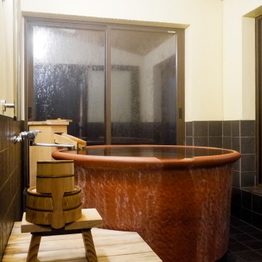 Bain onsen privé du bungalow Shikisai de l'hôtel Mori No Kaze Tateyama (Toyama)