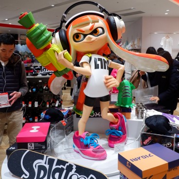 Magasin Nintendo TOKYO et statue Fille Inkling (Splatoon) au Shibuya PARCO