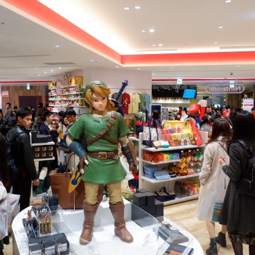 Magasin Nintendo TOKYO et statue Link au Shibuya PARCO