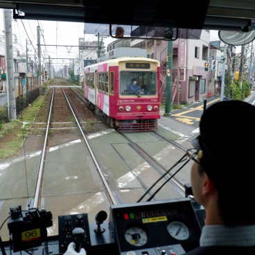 A l'intérieur du Tokyo Sakura Tram (Toden Arakawa)