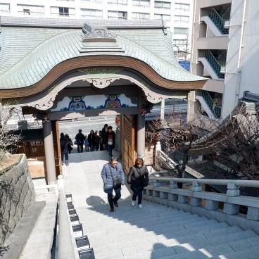 Yushima Tenman-gu, Grand escalier d'entrée