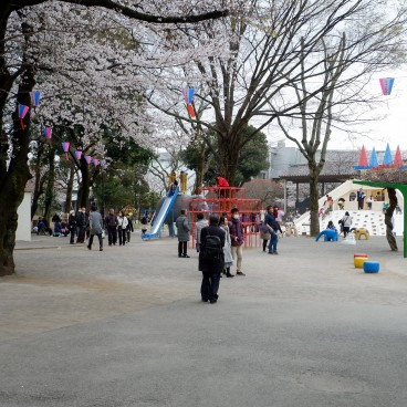 Parc Asukayama, Aire de jeux pour les enfants
